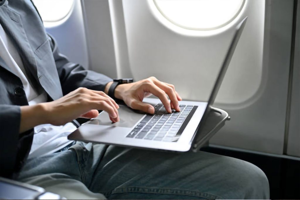 laptop-in-airplane